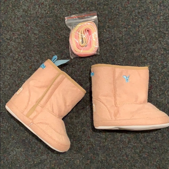 NWOT from 🇯🇵 Japan plush warm super soft baby boots! W colourful laces - Picture 2 of 8